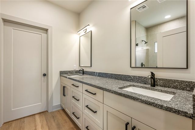 19 Carsphairn Lane, Bella Vista, AR 72715