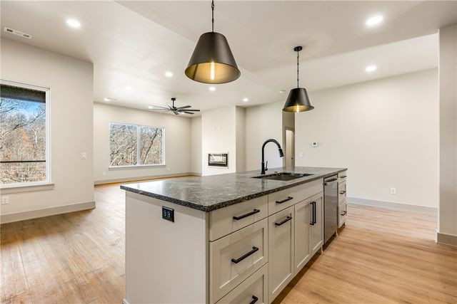 19 Carsphairn Lane, Bella Vista, AR 72715