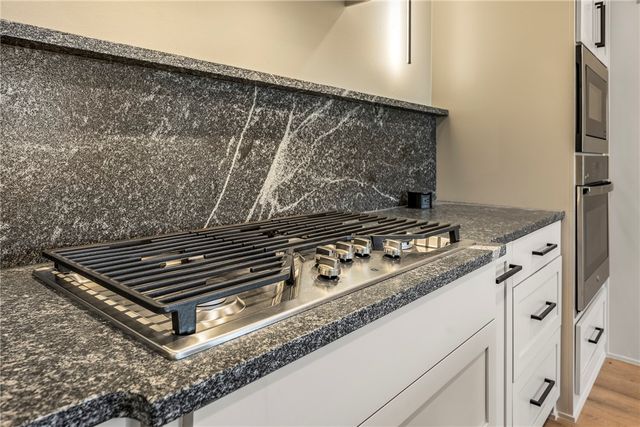 19 Carsphairn Lane, Bella Vista, AR 72715