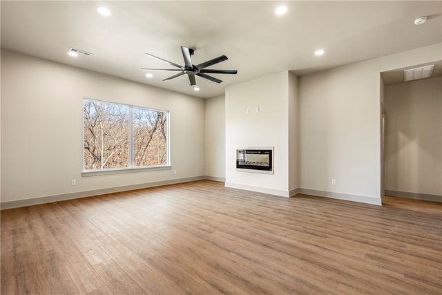 19 Carsphairn Lane, Bella Vista, AR 72715