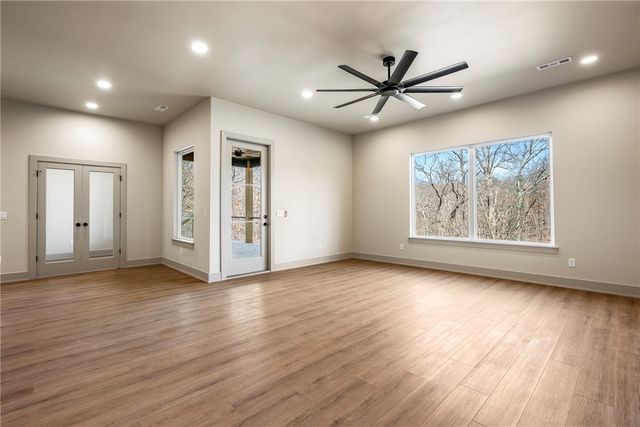 19 Carsphairn Lane, Bella Vista, AR 72715