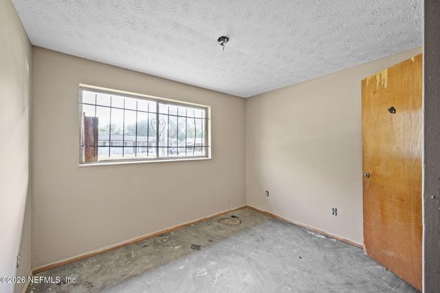 5911 JOHN F KENNEDY Drive N, Jacksonville, FL 32219
