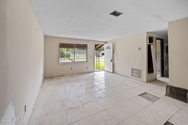 5911 JOHN F KENNEDY Drive N, Jacksonville, FL 32219