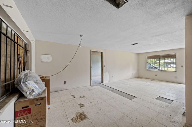 5911 JOHN F KENNEDY Drive N, Jacksonville, FL 32219