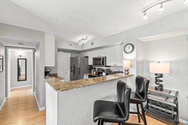 145 Yacht Club Way 210, Hypoluxo, FL 33462