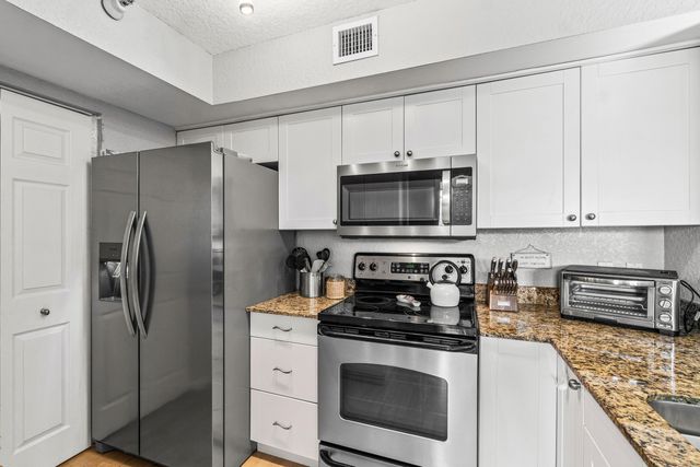 145 Yacht Club Way 210, Hypoluxo, FL 33462