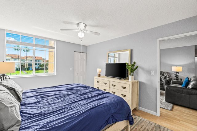 145 Yacht Club Way 210, Hypoluxo, FL 33462