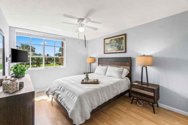 145 Yacht Club Way 210, Hypoluxo, FL 33462