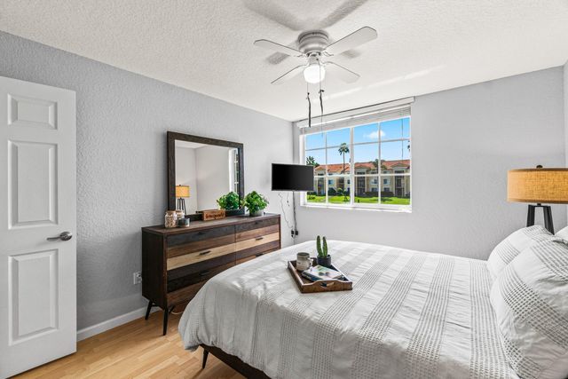 145 Yacht Club Way 210, Hypoluxo, FL 33462