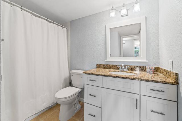 145 Yacht Club Way 210, Hypoluxo, FL 33462