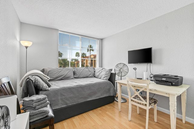 145 Yacht Club Way 210, Hypoluxo, FL 33462