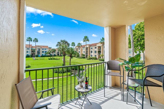 145 Yacht Club Way 210, Hypoluxo, FL 33462