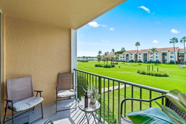 145 Yacht Club Way 210, Hypoluxo, FL 33462