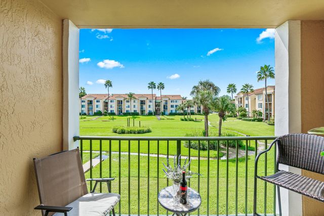 145 Yacht Club Way 210, Hypoluxo, FL 33462
