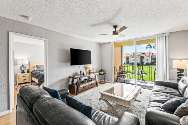 145 Yacht Club Way 210, Hypoluxo, FL 33462