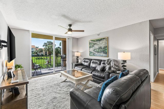 145 Yacht Club Way 210, Hypoluxo, FL 33462