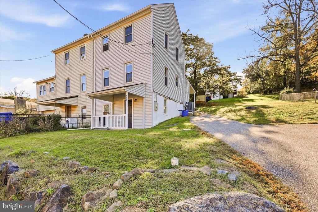 803 MAPLE LN, Aston, PA 19014