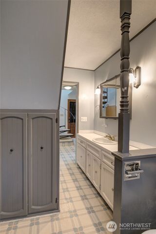446 Eklund Avenue, Hoquiam, WA 98550