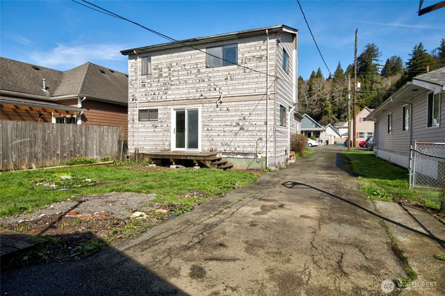 446 Eklund Avenue, Hoquiam, WA 98550