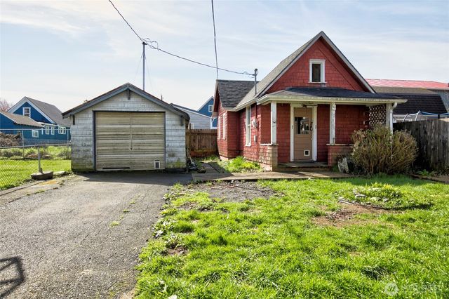 446 Eklund Avenue, Hoquiam, WA 98550