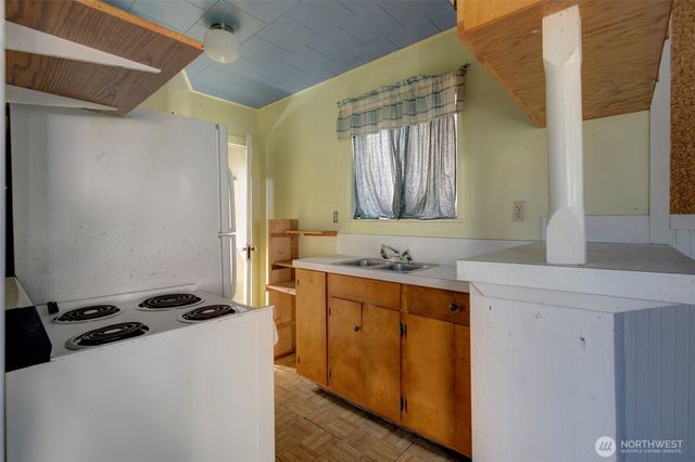 446 Eklund Avenue, Hoquiam, WA 98550