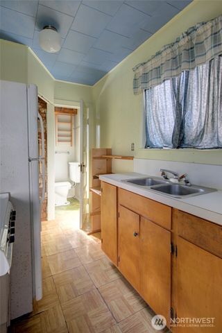 446 Eklund Avenue, Hoquiam, WA 98550