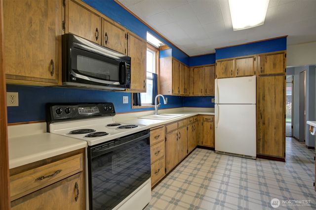 446 Eklund Avenue, Hoquiam, WA 98550