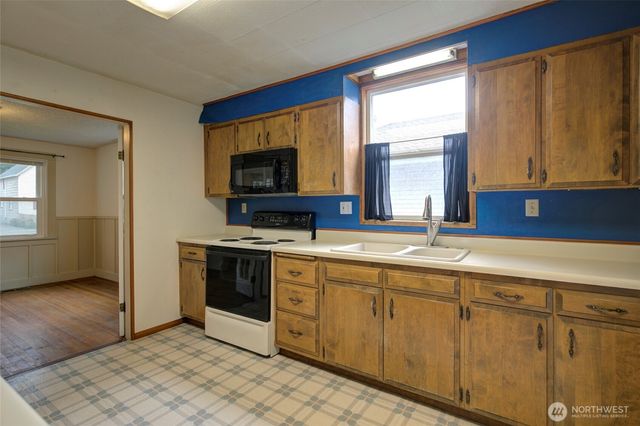 446 Eklund Avenue, Hoquiam, WA 98550