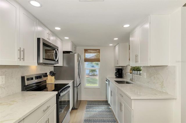 812 GARLAND AVENUE, Nokomis, FL 34275