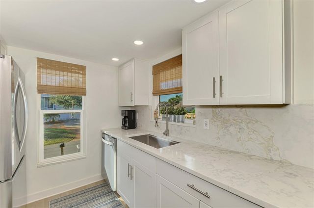 812 GARLAND AVENUE, Nokomis, FL 34275