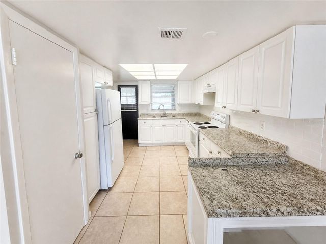621 ASHBERRY LANE, Altamonte Springs, FL 32714