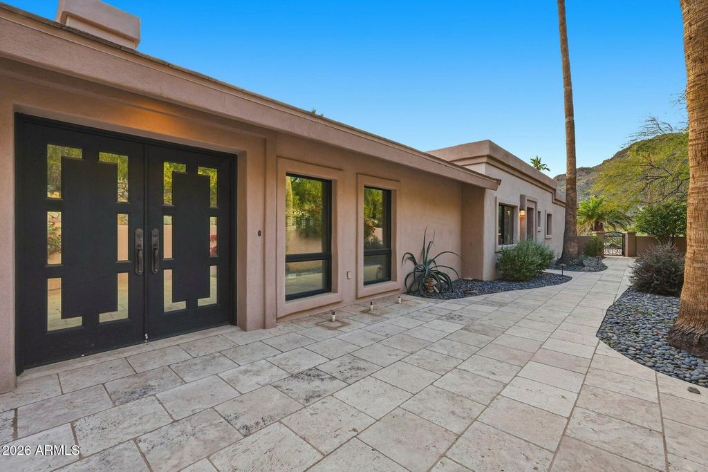 Image 13 of property listing at 4021 E LAMAR Road, Paradise Valley, AZ 85253