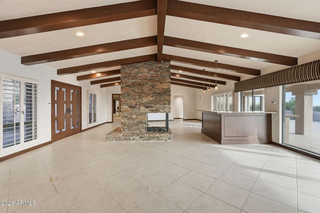 Image 15 of property listing at 4021 E LAMAR Road, Paradise Valley, AZ 85253