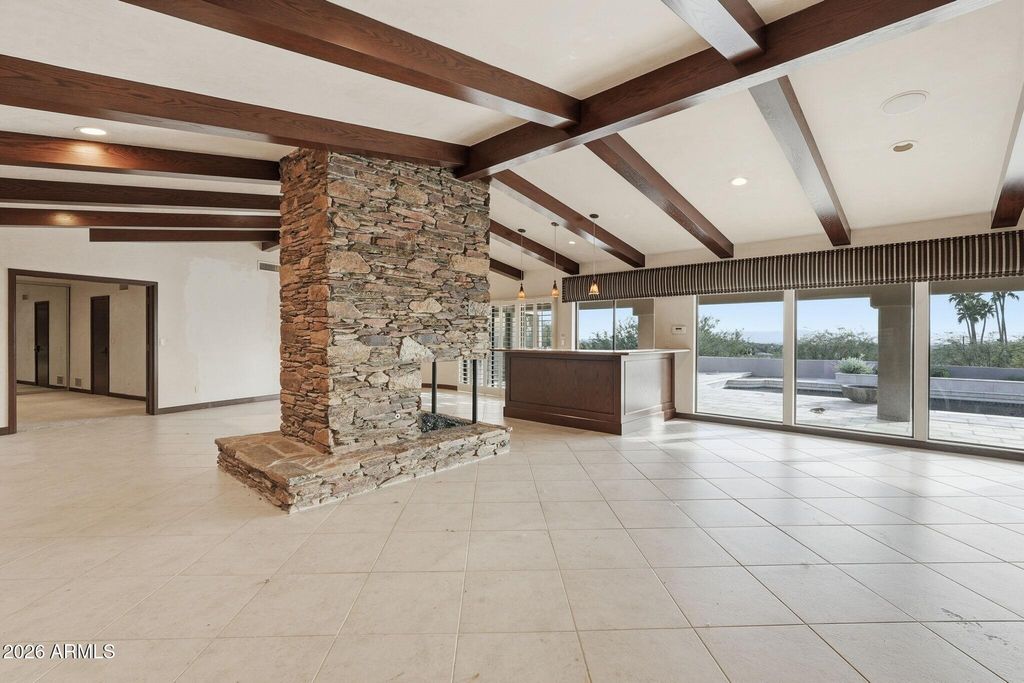 Image 16 of property listing at 4021 E LAMAR Road, Paradise Valley, AZ 85253