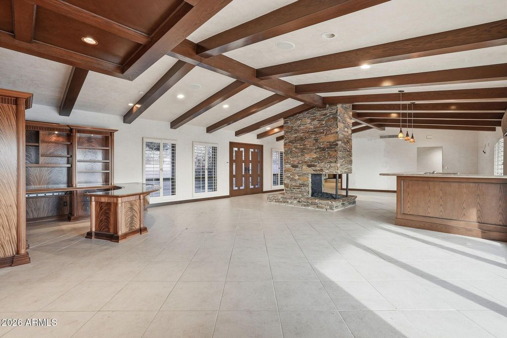 Image 17 of property listing at 4021 E LAMAR Road, Paradise Valley, AZ 85253