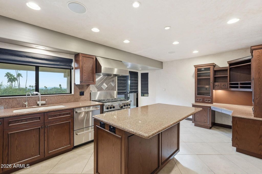 Image 18 of property listing at 4021 E LAMAR Road, Paradise Valley, AZ 85253