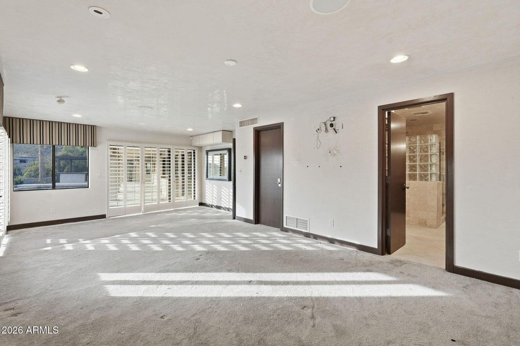 Image 25 of property listing at 4021 E LAMAR Road, Paradise Valley, AZ 85253