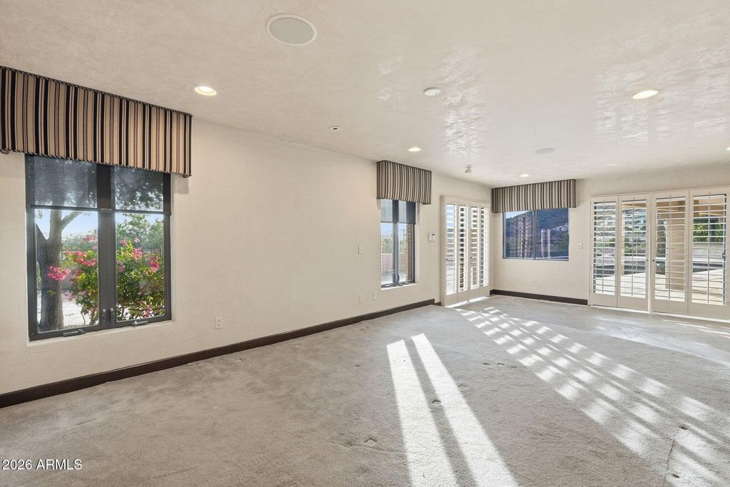 Image 26 of property listing at 4021 E LAMAR Road, Paradise Valley, AZ 85253