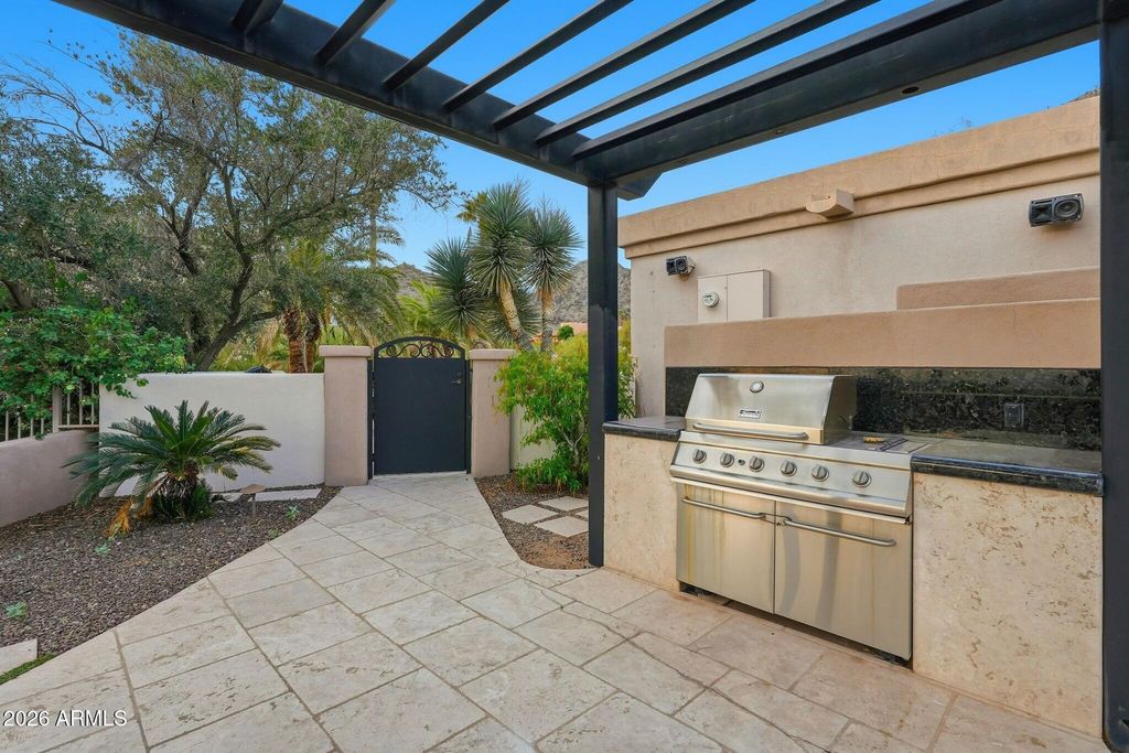 Image 37 of property listing at 4021 E LAMAR Road, Paradise Valley, AZ 85253