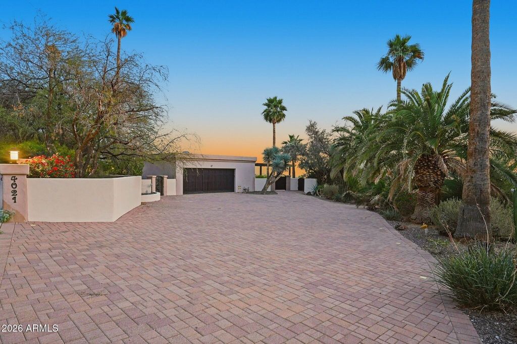 Image 38 of property listing at 4021 E LAMAR Road, Paradise Valley, AZ 85253