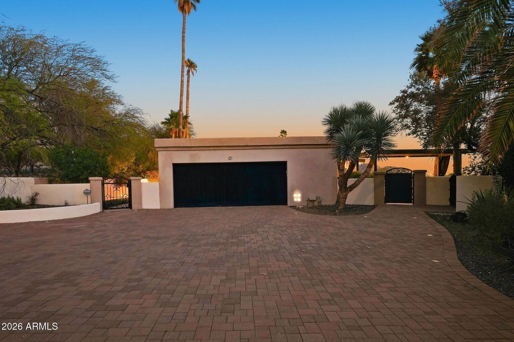 Image 39 of property listing at 4021 E LAMAR Road, Paradise Valley, AZ 85253