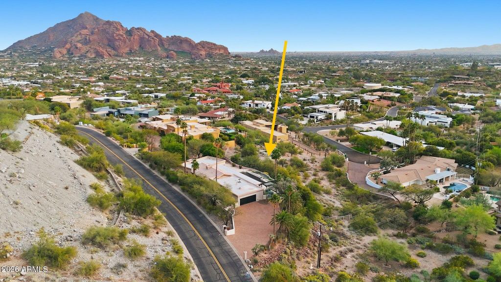 Image 4 of property listing at 4021 E LAMAR Road, Paradise Valley, AZ 85253