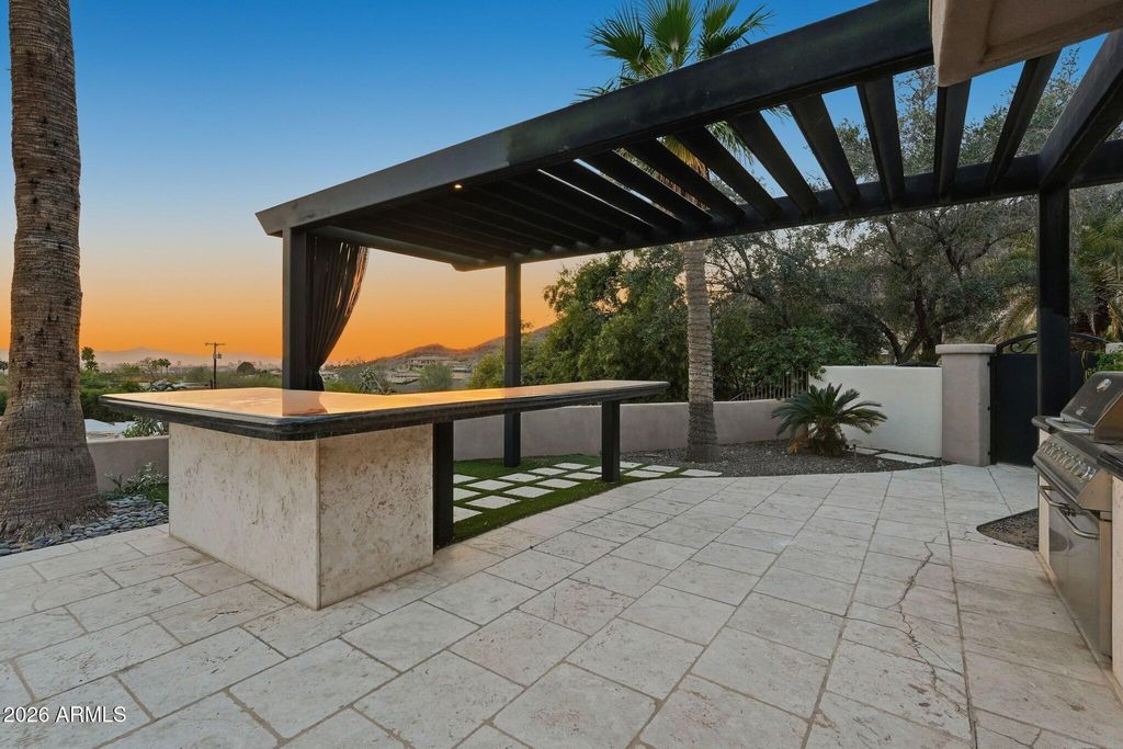 Image 42 of property listing at 4021 E LAMAR Road, Paradise Valley, AZ 85253