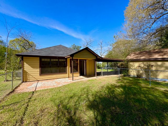 106 S Grace Street, Crockett, TX 75835