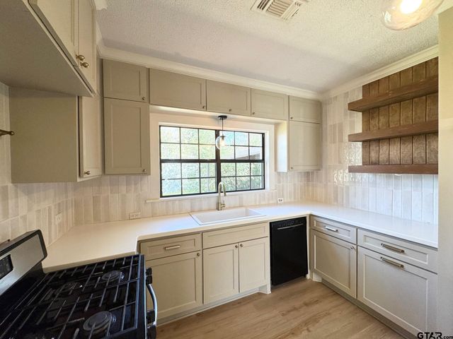 106 S Grace Street, Crockett, TX 75835