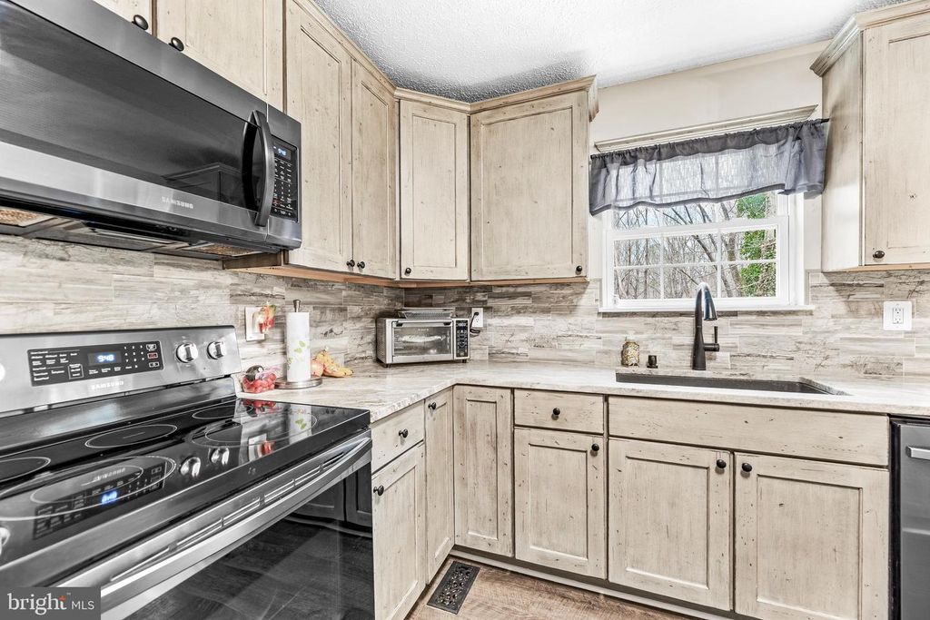 Image 7 of property listing at 3035 MANDELA CT, Port Republic, MD 20676