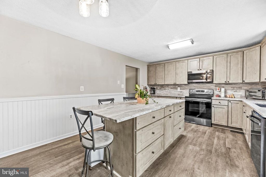 Image 10 of property listing at 3035 MANDELA CT, Port Republic, MD 20676