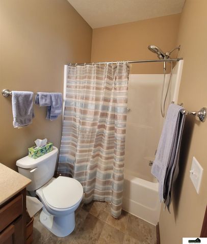 5630 Barrington Circle, Lincoln, NE 68516