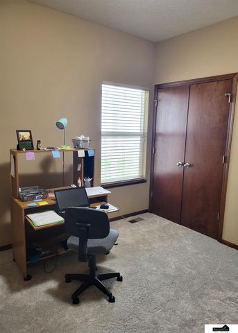 5630 Barrington Circle, Lincoln, NE 68516