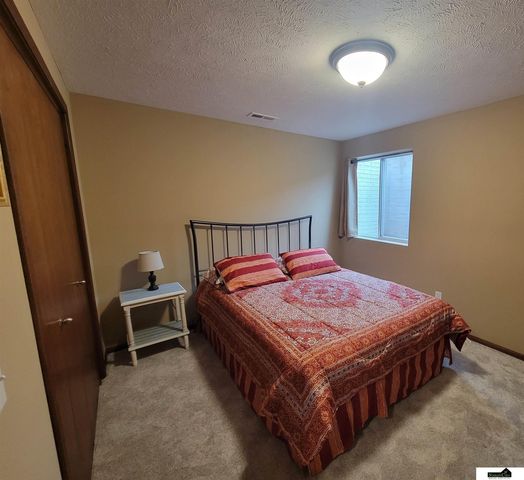 5630 Barrington Circle, Lincoln, NE 68516